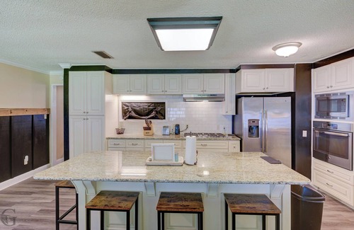 Oil City Casa | LAKEFRONT HOUSE ON BEAUTIFUL CADDO LAKE