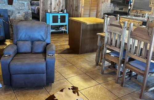 Edgemont Casa | Lakefront house on Greers Ferry Lake with water access by Devil’s Fork launch
