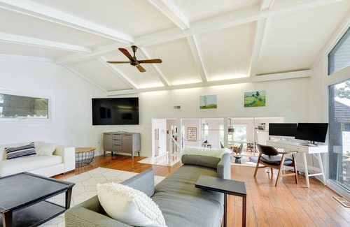Grayslake Casa | Lakefront Illinois Retreat w/ Deck, Grill & Dock!