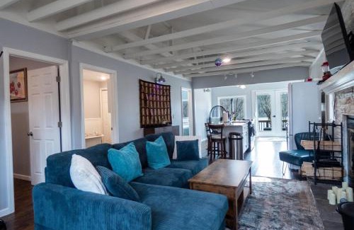 Town of Delaware Casa | Lakefront Kenoza Cottage