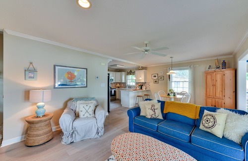 Southmont Casa | Lakefront Lexington Vacation Rental w/ Dock!