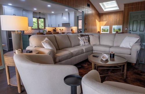 Unaka Casa | Lakefront Living- Completely remodeled 3 BR/3.5 BA on water with dock.