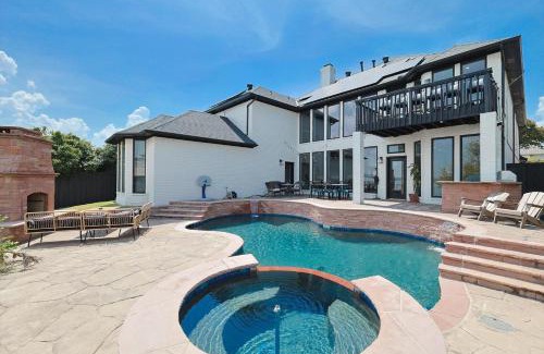 Rowlett Casa | Lakefront Living, Elegant 5BD Home on Lake Ray Hubbard