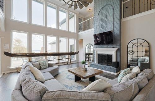Rowlett Casa | Lakefront Living, Elegant 5BD Home on Lake Ray Hubbard