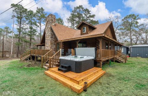 Shreveport Casa | Lakefront Lodge On Emerald Isle With Hot Tub