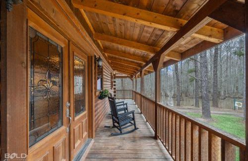 Shreveport Casa | Lakefront Lodge On Emerald Isle With Hot Tub