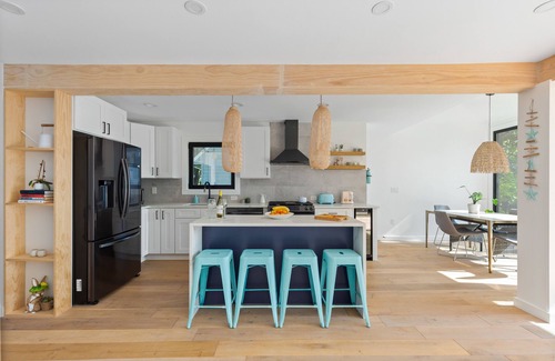 Oakland Casa | Lakefront luxurious retreat
