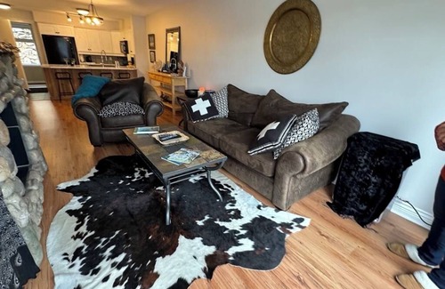 Kaslo Condominio | LAKEFRONT LUXURY CONDO.