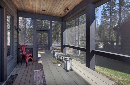 Whitefish Apartamento | Lakefront Luxury Home#1 | Hot Tub, Fireplace, Spacious Deck & Serene Views