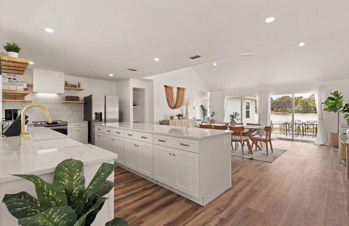 Country Club Estates Casa | Lakefront Luxury Rental