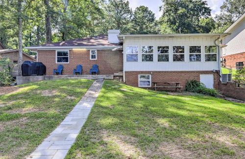 Macon Casa | Lakefront Macon Getaway Grill, Pet Friendly!