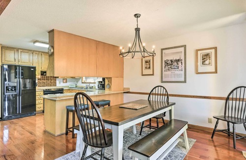 Macon Cabaña | Lakefront Macon Getaway w/ Stunning Boathouse