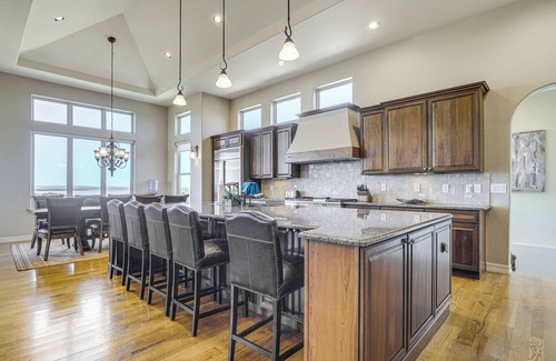 Tucumcari Casa | Lakefront Mansion: Game Room & Deck in New Mexico!