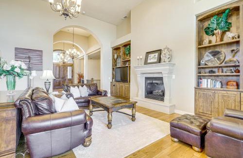 Tucumcari Casa | Lakefront Mansion Game Room and Deck in New Mexico!
