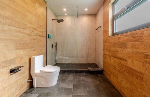 Scotrun Cabina | Lakefront Mansion / Private Lake, Hot tub, Fishing, near Camelback Resort
