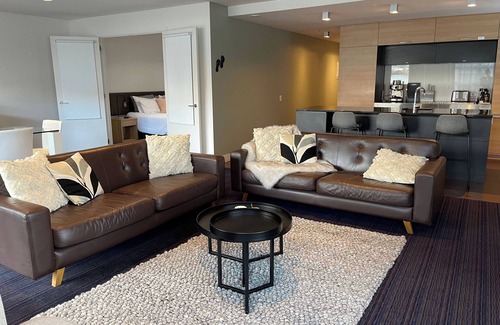 Frankton Casa | Lakefront Marina Apartment
