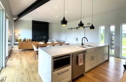 Grey Highlands Casa | Lakefront Modern Cottage: 25 mins to Blue Mountain