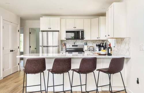 Gouldsboro Casa | Lakefront Modern Chalet with Multiple King Beds