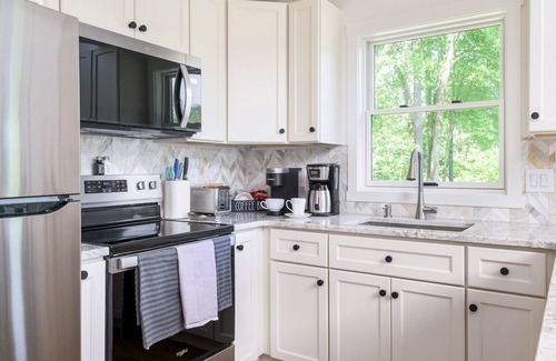 Gouldsboro Casa | Lakefront Modern Chalet with Multiple King Beds