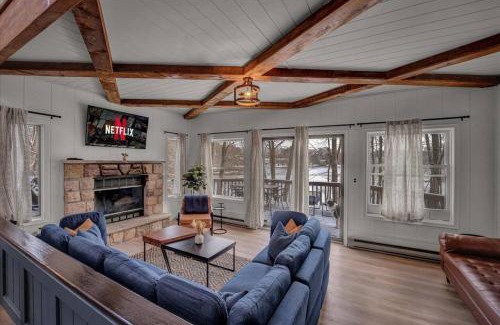 Gouldsboro Casa | Lakefront Movie Theater, Hot Tub, Arcade, Boats
