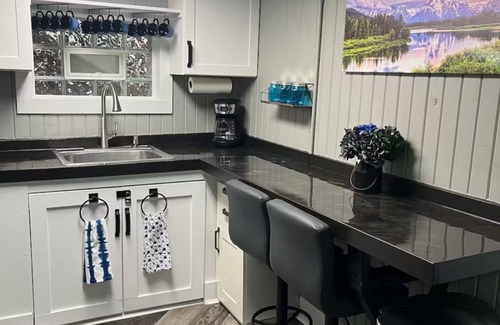 Martinsville Casa | Lakefront-nestled in Nirvana