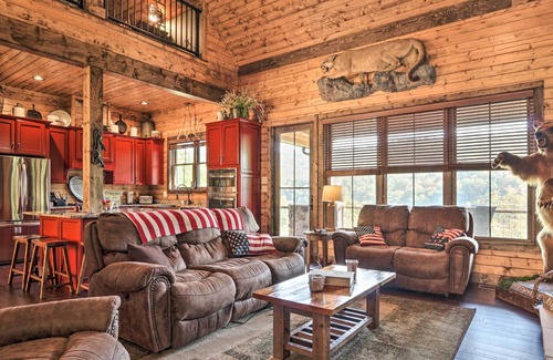 Tazewell Cabina | Lakefront Norris Lake Cabin w/ Decks & Dock!