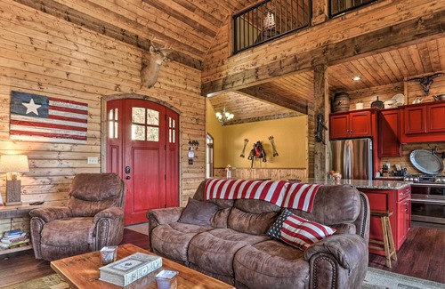 Tazewell Cabina | Lakefront Norris Lake Cabin w/ Decks & Dock!