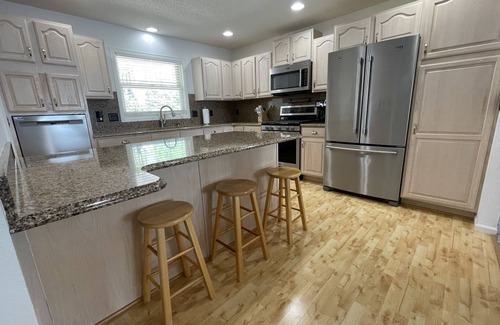 Elysian Township Casa | Lakefront Oasis; 6bdrm, Game Room, Sun Room- lake days and family memories!
