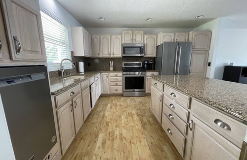 Elysian Township Casa | Lakefront Oasis; 6bdrm, Game Room, Sun Room- lake days and family memories!