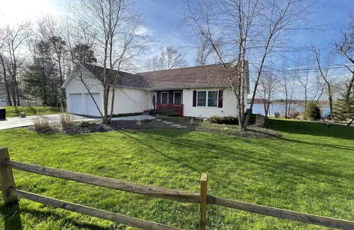 Pocono Summit Casa | Lakefront Oasis, Dog-Friendly with Boat and Sauna included