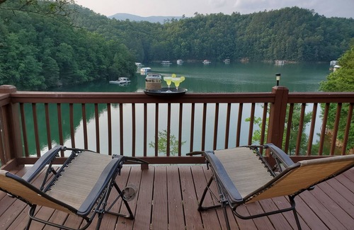 Almond Casa | Frente al lago con muelle, carro de golf, vistas, cerca de rafting, tirolesa y cherokee