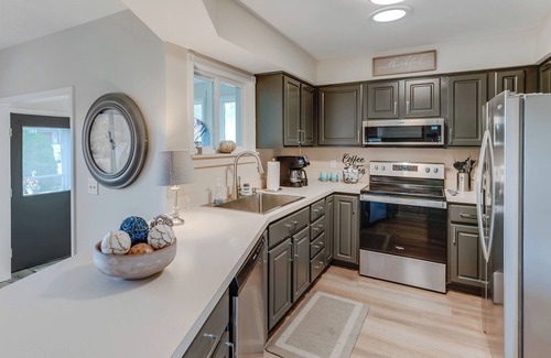 Lake Orion Casa | Lakefront Orion Twp. Home w/ Fire Pit & Kayak!