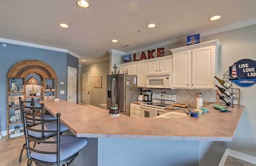 Camdenton Condominio | Condominio en el lago de los Ozarks w / Boat Slip & Pool!