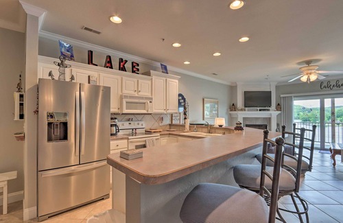 Camdenton Condominio | Condominio en el lago de los Ozarks w / Boat Slip & Pool!