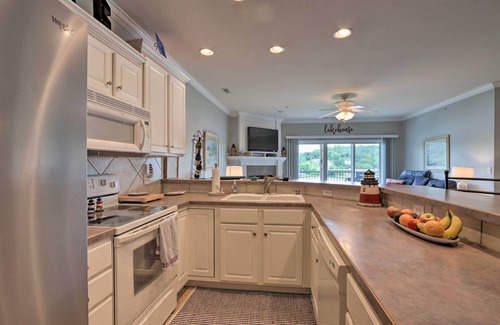 Camdenton Condominio | Condominio en el lago de los Ozarks w / Boat Slip & Pool!
