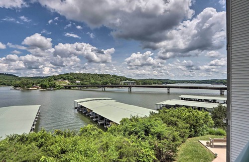Camdenton Condominio | Condominio en el lago de los Ozarks w / Boat Slip & Pool!