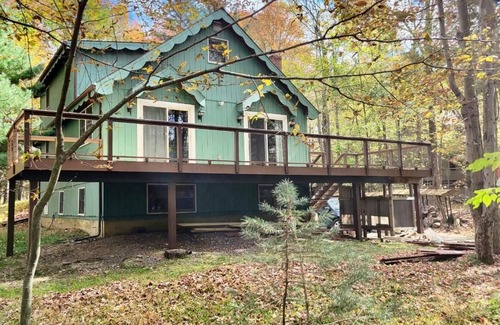 Locust Lake Village Casa | Lakefront Paradise! Recientemente renovado. Acceso privado al lago. Cerca de la playa