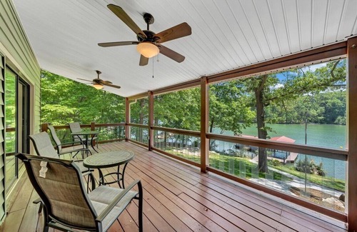 Smith Mountain Lake Casa | LAKE Emerald Shores: Lakefront & Private Dock