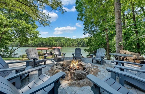 Smith Mountain Lake Casa | LAKE Emerald Shores: Lakefront & Private Dock