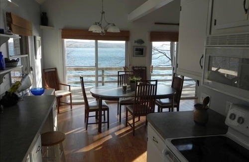 Skaneateles Cabaña | Lake Edge-Spectacular Location-3 habitaciones- Lakefront- 1 Prime Week disponible