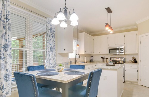 Northeast Raleigh Casa | Lakefront Raleigh Retreat ~ 7 Mi to Downtown!