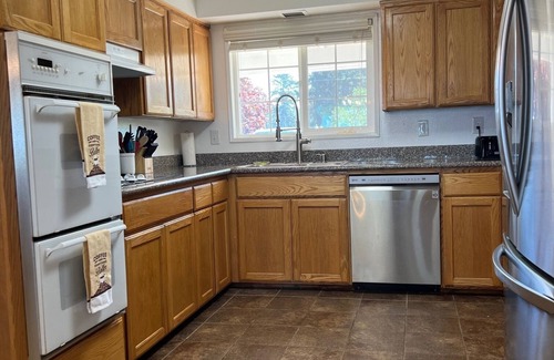 Crescent City Casa | Lakefront Ranch with Hot Tub and WiFi in Crescent City
