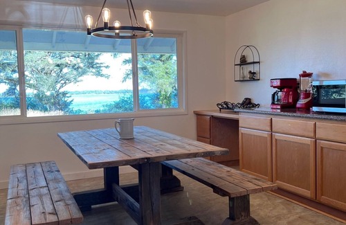 Crescent City Casa | Lakefront Ranch with Hot Tub and WiFi in Crescent City