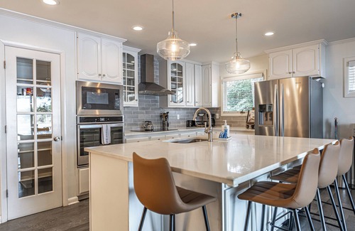 Whispering Pines Casa | Lakefront Retreat Mins to Golf! Sleeps 8 guests!