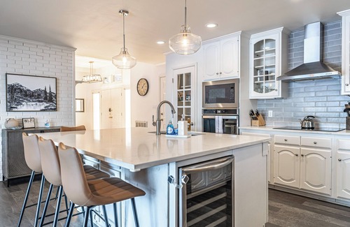 Whispering Pines Casa | Lakefront Retreat Mins to Golf! Sleeps 8 guests!