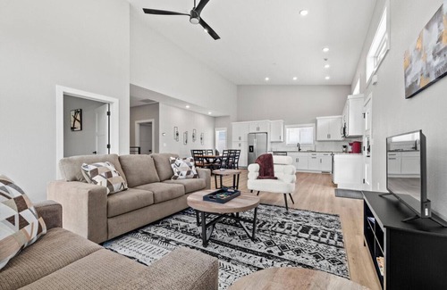 Kimberling City Casa | Lakefront Retreat | 2 Living Areas, Pool, & Views