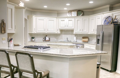 Atascocita Casa | Lakefront Retreat Enjoy Serenity and Scenic Views