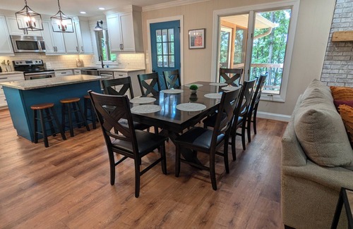 Townville Casa | Lakefront Retreat - family friendly with easy access to I-85!