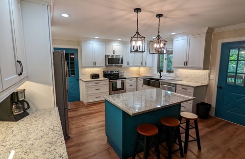 Townville Casa | Lakefront Retreat - family friendly with easy access to I-85!