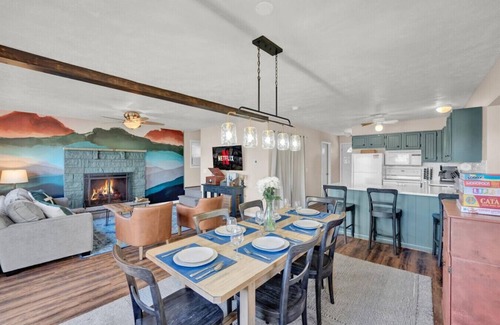 Tobyhanna Cabaña | Lakefront Retreat | Hot Tub, Fire Pit & Private Beach